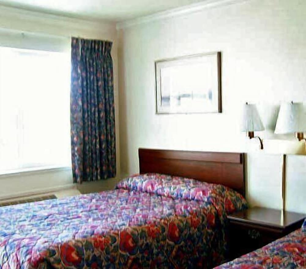 Economy Inn Monterey view 2