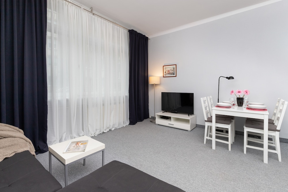 Charming Apartment in Warsaw by Renters view 2