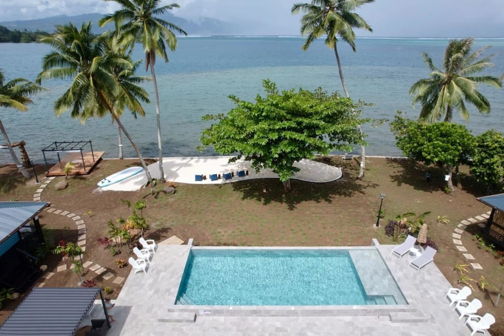 Sublime Tahiti Beach Retreat