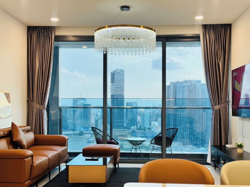 Skyway White & Silver Riverside Resident - Binh Thanh, HCM