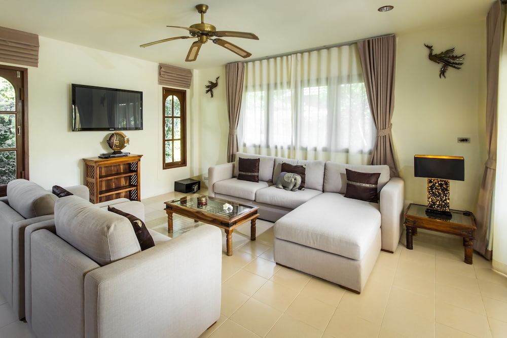 Idyllic Samui Beach Villa Resort