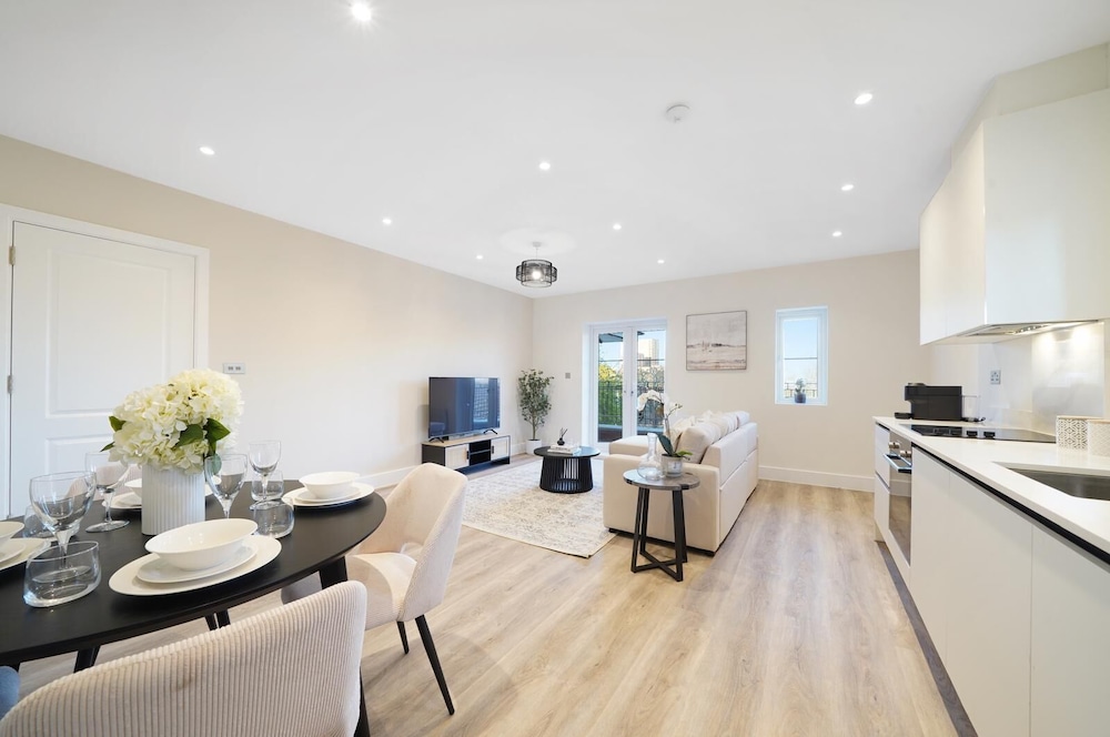105B Beechwood Grove Flat