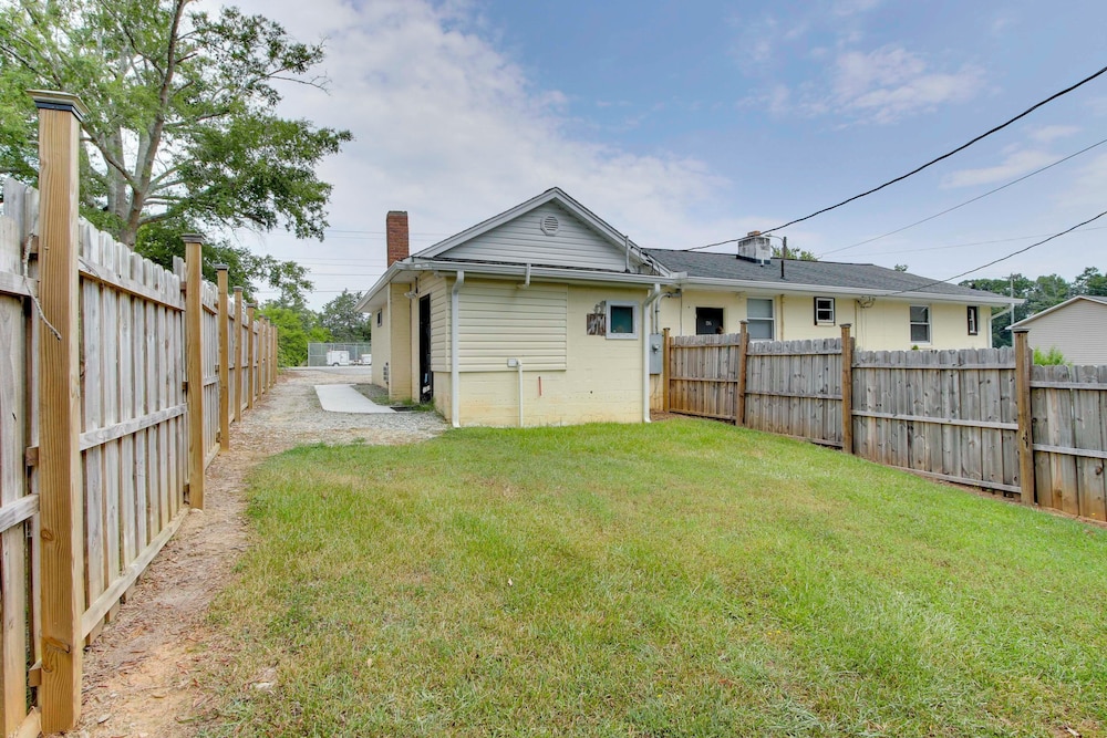 2 Mi to Self Regional MC: Updated Apartment