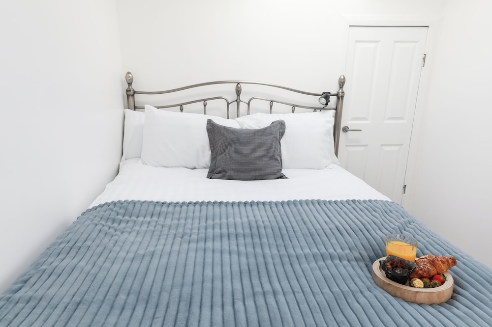 4 Guests - 2 Bedrooms - City Escape Retreat