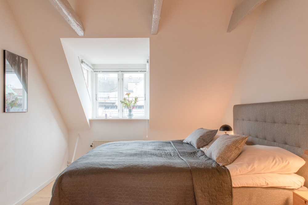 Sanders Canal - Chic 2-bdr Apt in Arhus Center view 2
