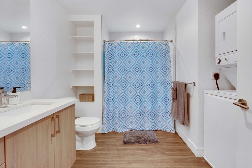 Stylish 1BR Family Apartment by Dtla