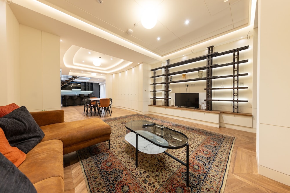Elegant 5bdrm Townhouse in Camden