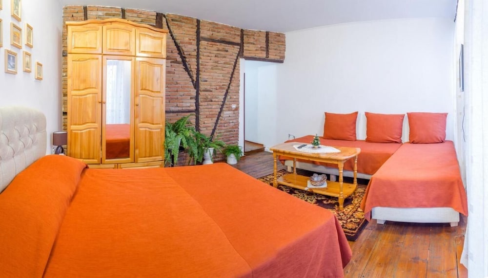 Room-charming Guest Room in Historic Vel