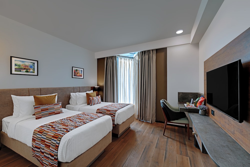 Hays AIR By Ahuja Residences - Golf Course Ext. Road & Sector 51