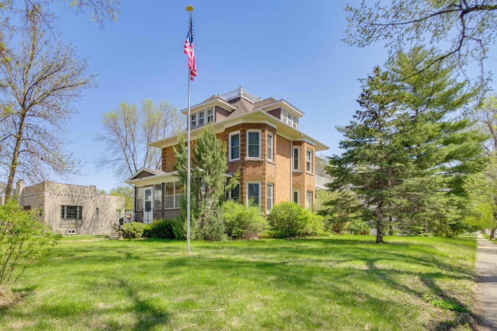 2 Mi to Minnesota River: Family Home Near Fishing!