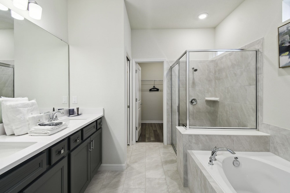5 BD En-suites, Game Room, Pool, Sleeps 14, Disney