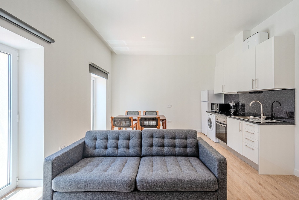 Downtown 1 Bedroom Apartment E