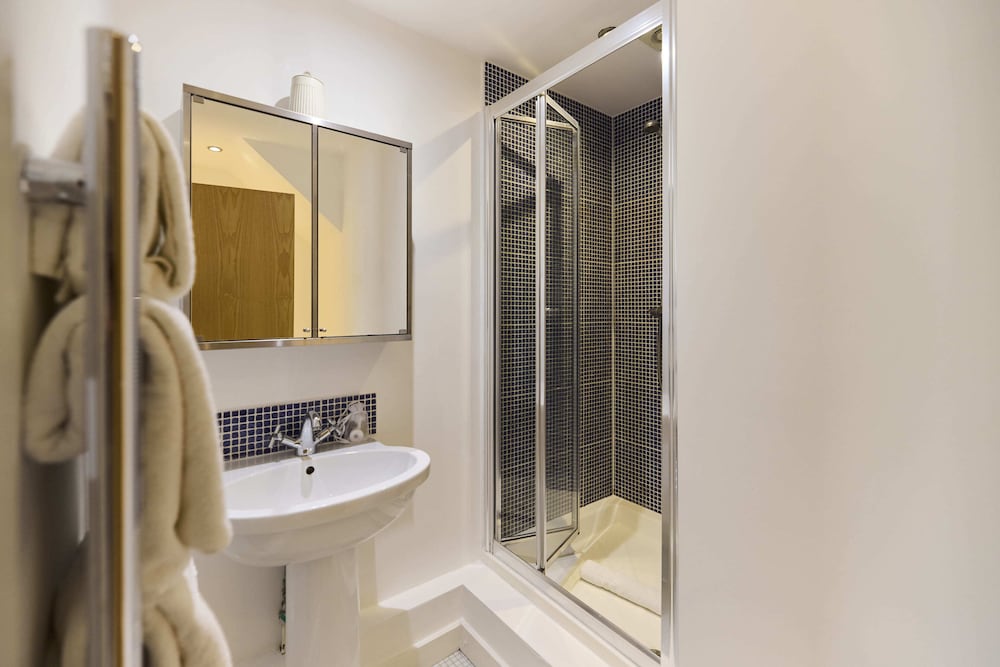 Putney Terrace Apartment