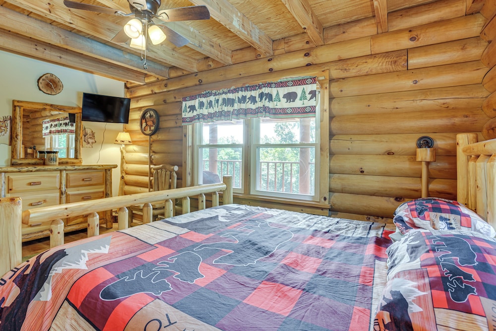 Hot Tub & Game Room: Deep Creek Winter Getaway