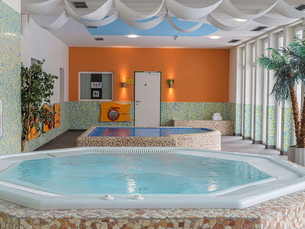 Hilltop Apartment in Viehhofen With hot tub