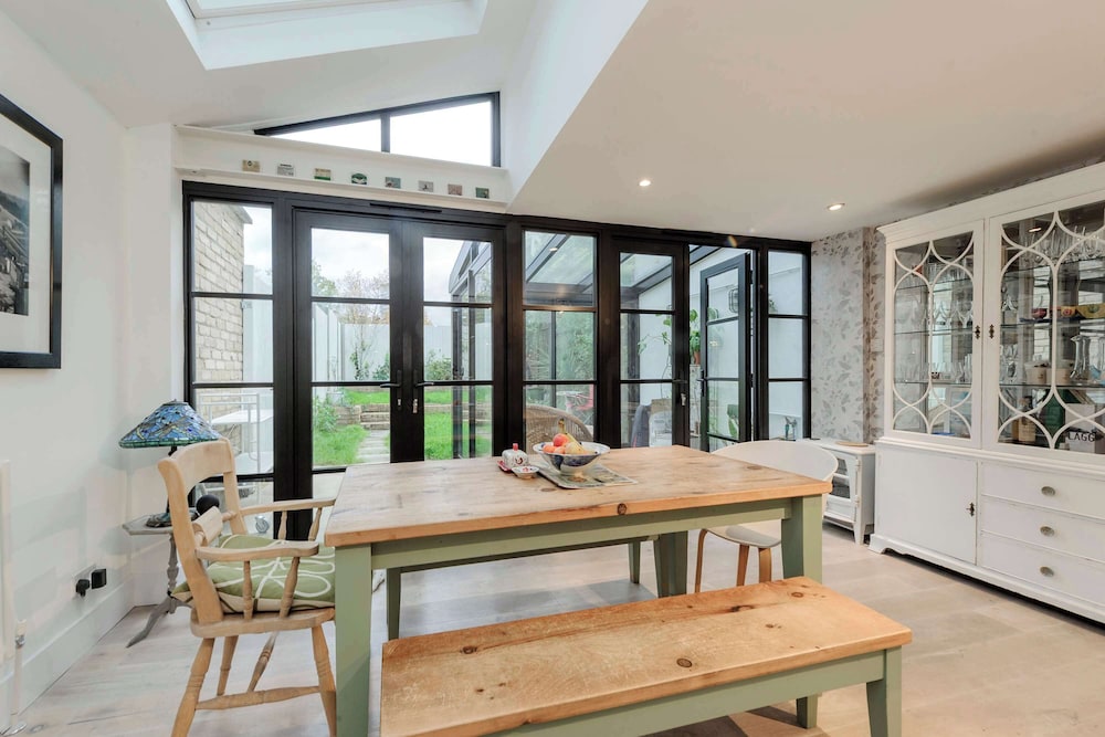 3 bed Home in Battersea With Garden