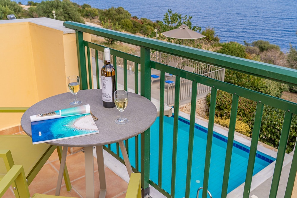 Villa Dinos With Swimming Pool