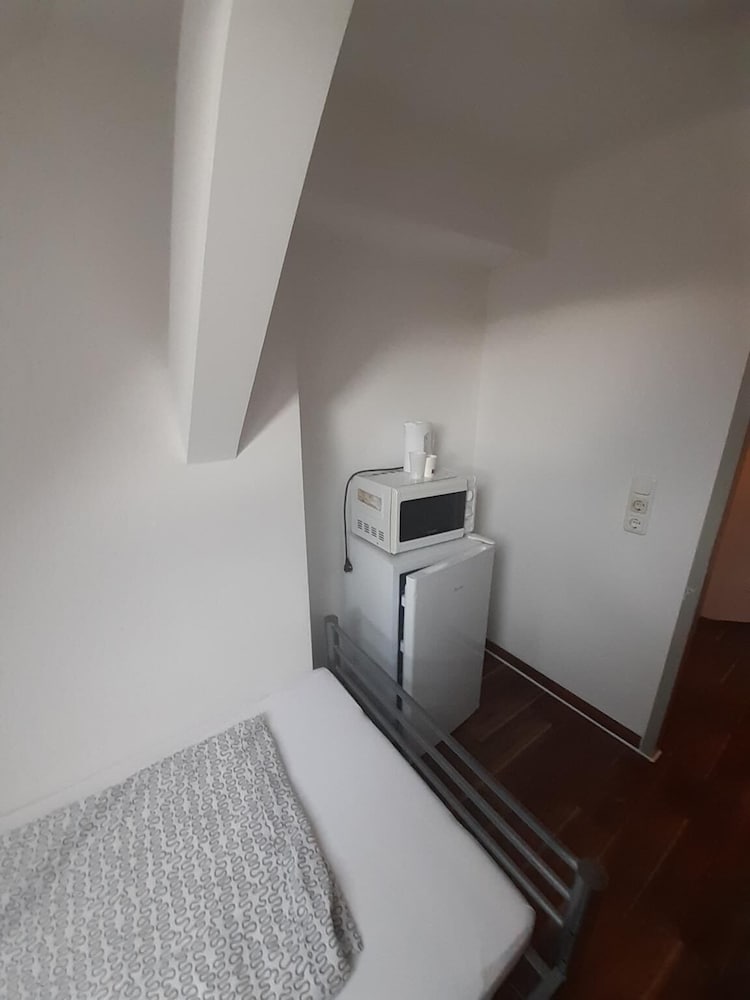 2-Rent Group Hostel Zimmer&Apartments GKP2