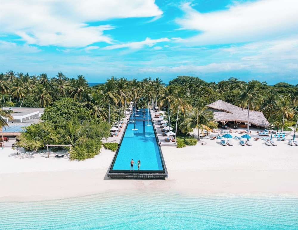 Hotel Sirru Fen Fushi Private Lagoon Resort - Image 1