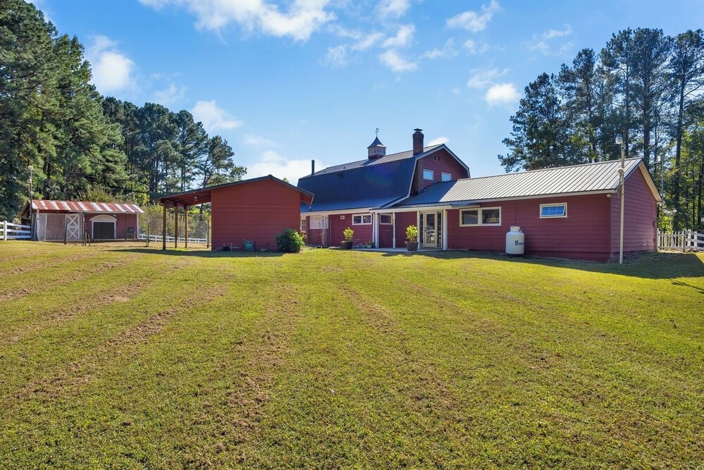 Pet-friendly 3BR Lake House Firepit + Pier