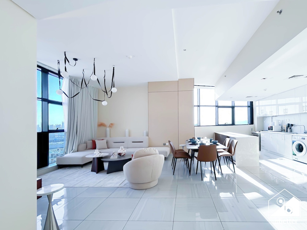 Stylish 1BR With Balcony City Views O2 Tower, JVC