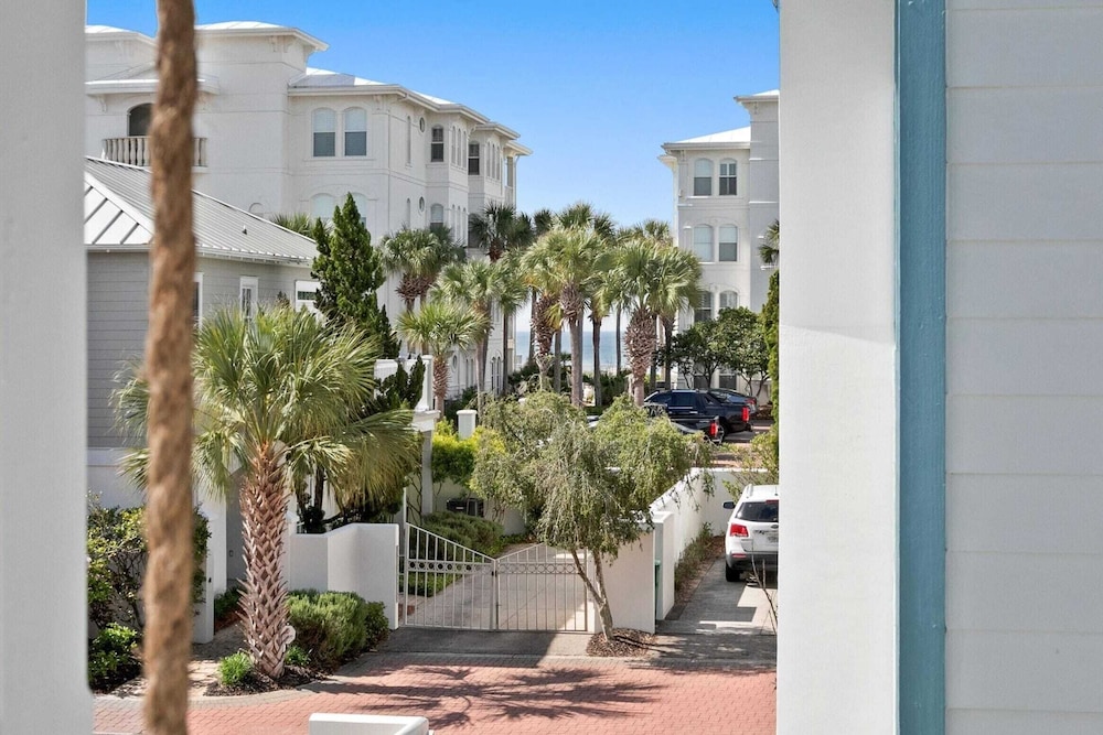 Steps to Rosemary Beach, Pool, Patio w/ Firepit The Salty Perch by Avantstay