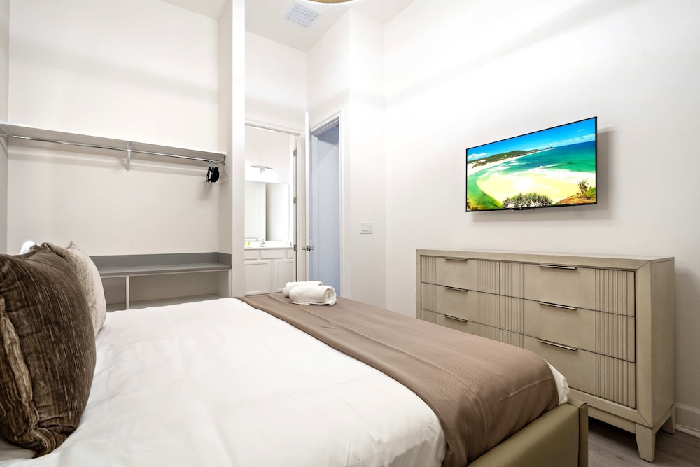 Themed Kids' Rooms, Pool & Game Loft Near Disney - Image 2