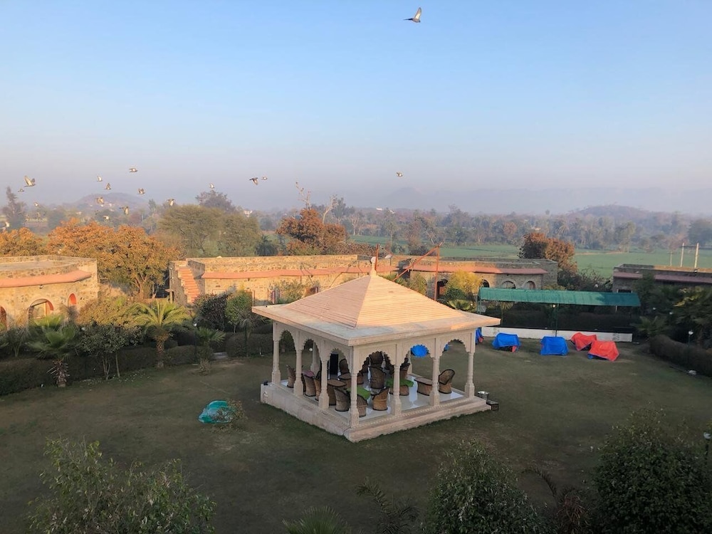 Van Chhavi Resort