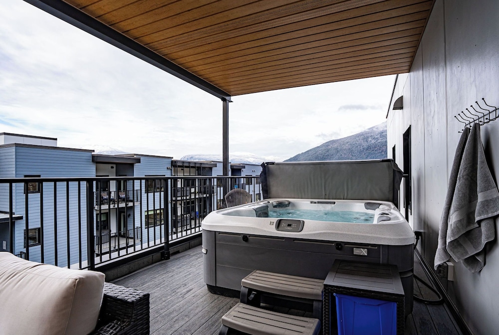 Alpine Retreat by Revelstoke Vacations