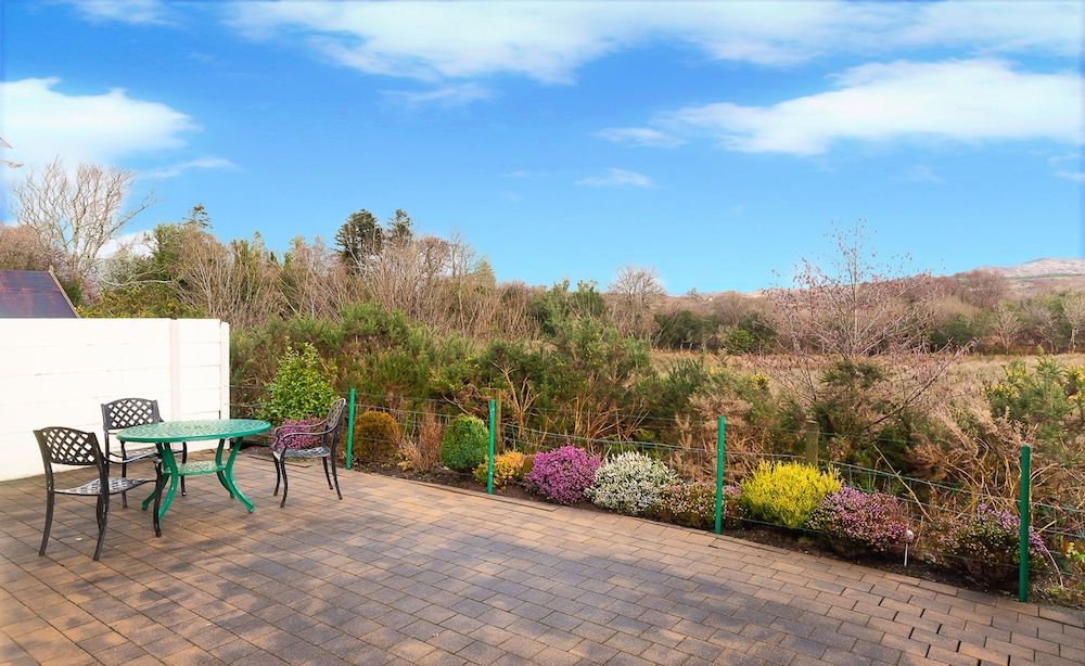 Lovely Home Just a 2 Minute Walk From Sneem Village