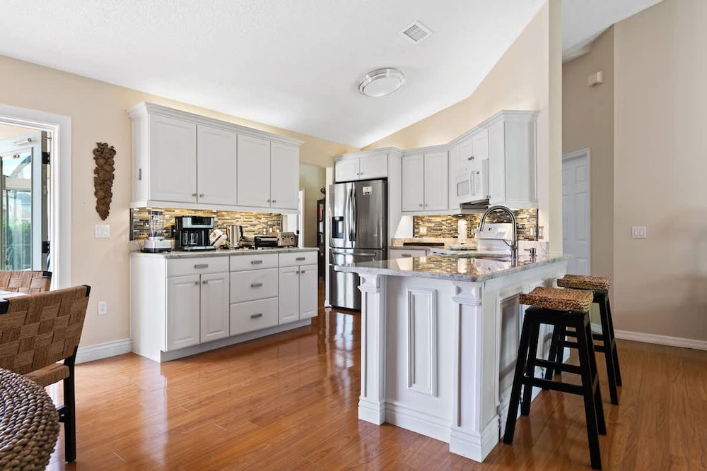 Lake View and Pool 4BR House Disney Area