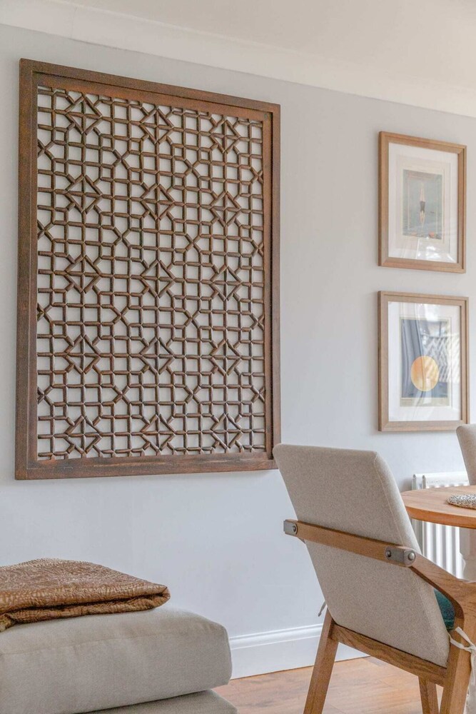Serene and Spacious 2 Bedroom House in South Wimbledon