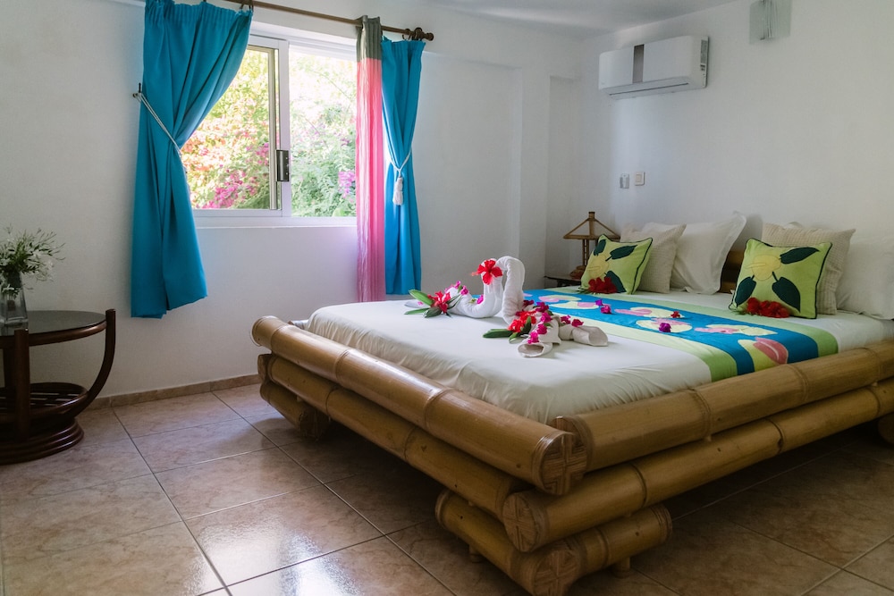 Bora Vaite Lodge view 3
