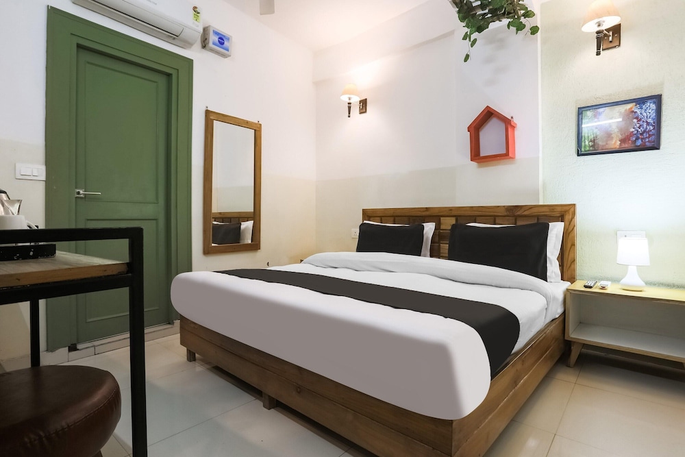 Cozy Stays Near Pacific Mall Rajpur Dehradun