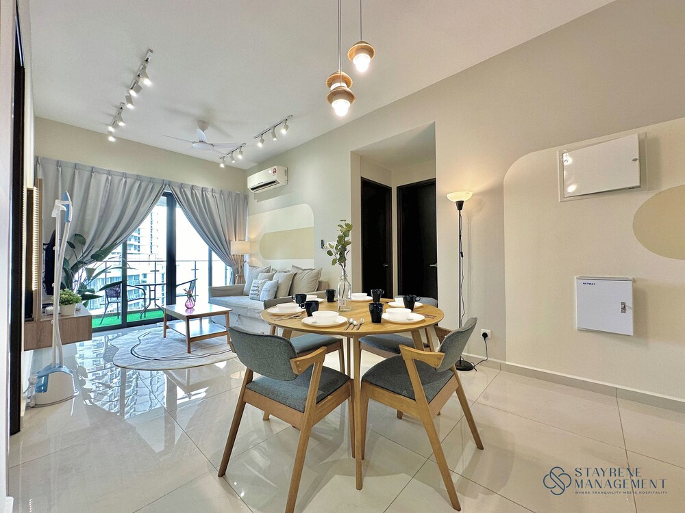 Country Garden Danga Bay Sea View Homestay by Stayrene