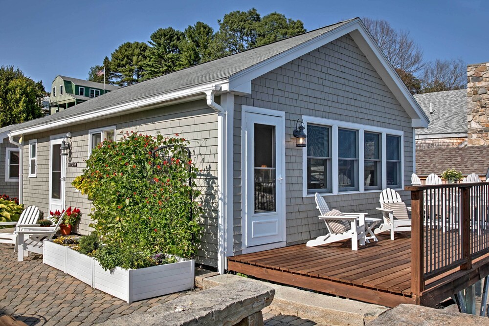 'heron Cottage' on Casco Bay w/ Deck & Boat Dock!
