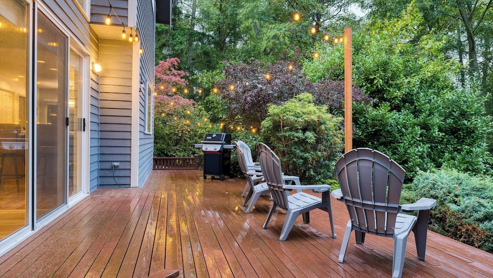 Stylish Forest Getaway on Whidbey Island Near Beaches, Wineries & Trails Cedarview Retreat by Avantstay