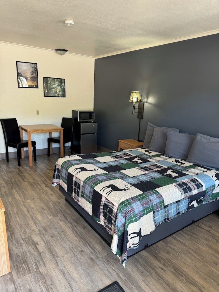 Deer Lodge Motel