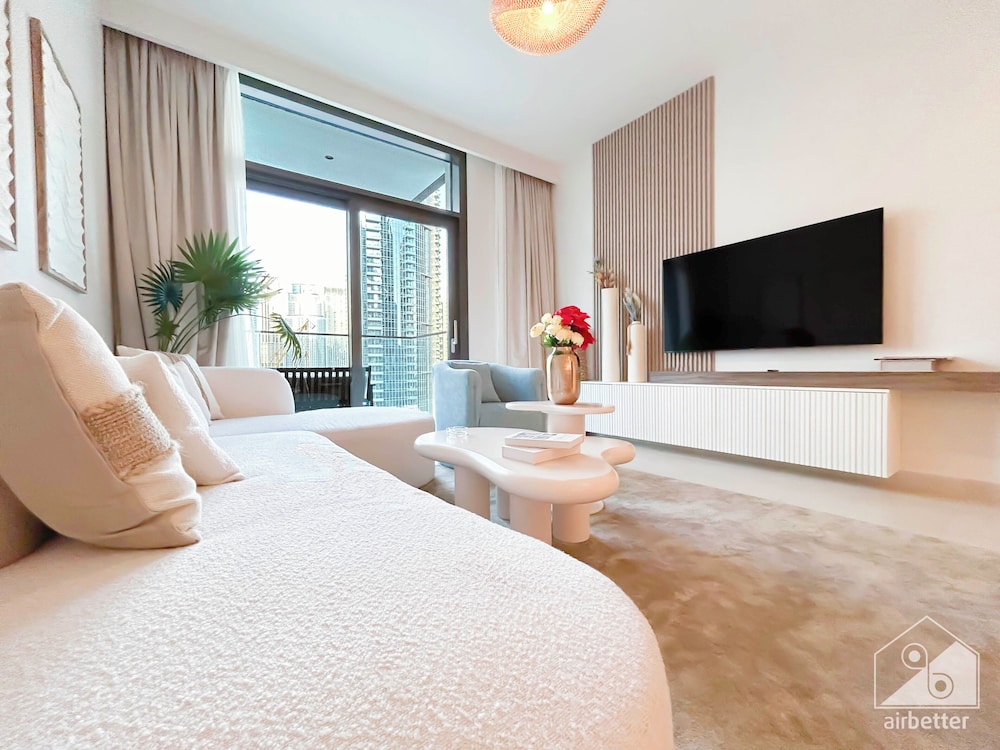 Luxurious 4B Balcony & Views Burjcrown Downtown