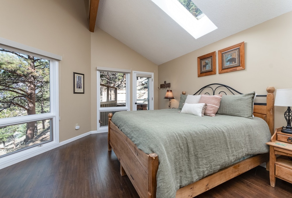 Cedar Upper Luxury Vacation At Windcliff 3 Bedroom Home by RedAwning - Property Image 24