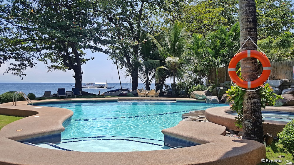 Mike's Dauin Beach Resort
