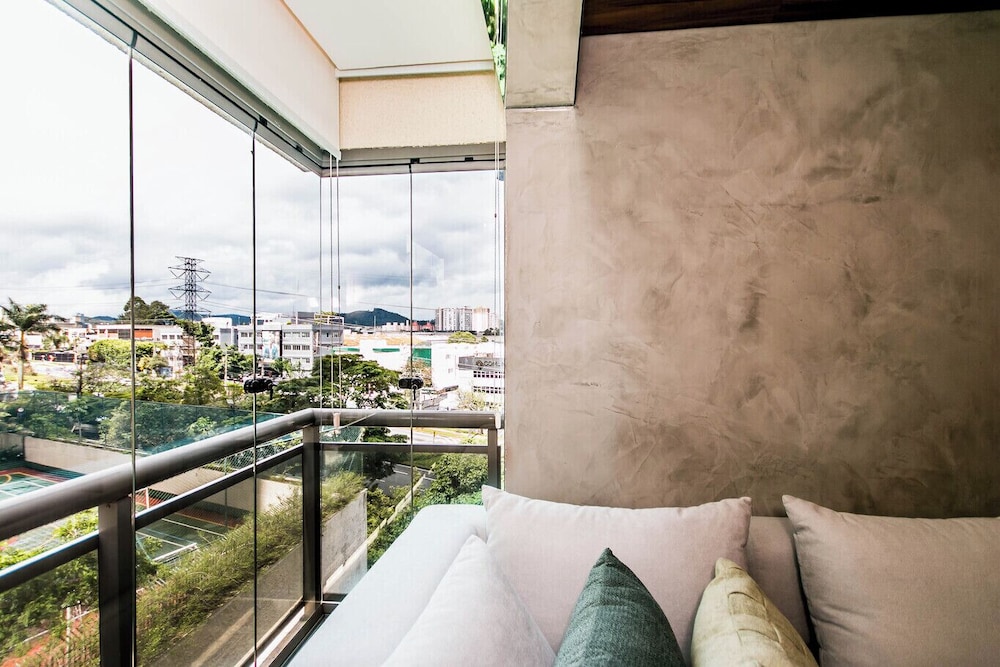 Apartamento Climatizado com Garagem em Alphaville