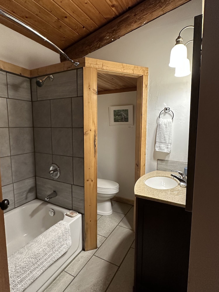 New Denver Lodge 23
