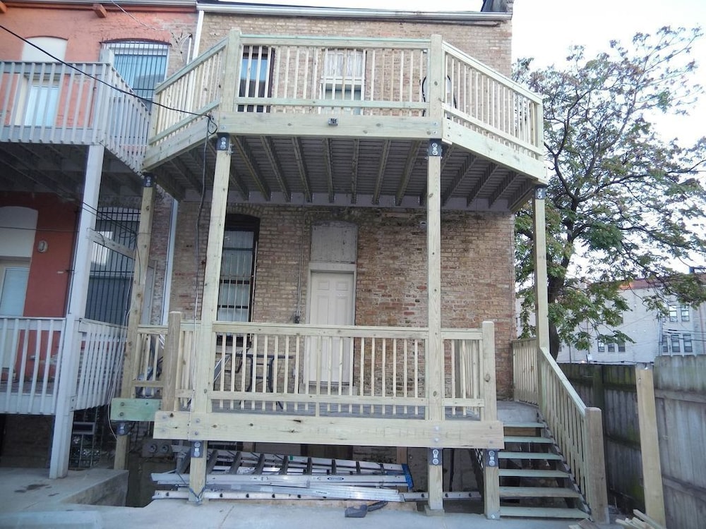 Bucktown, Urban Luxury and Convenience, Near L Train Stop at Western view 4