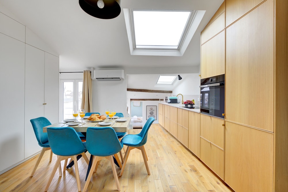 Cozy & Elegant Retreat Near Notre-Dame