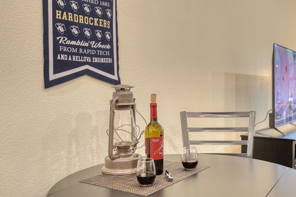 Black Hills Retreat-hardrocker Haven