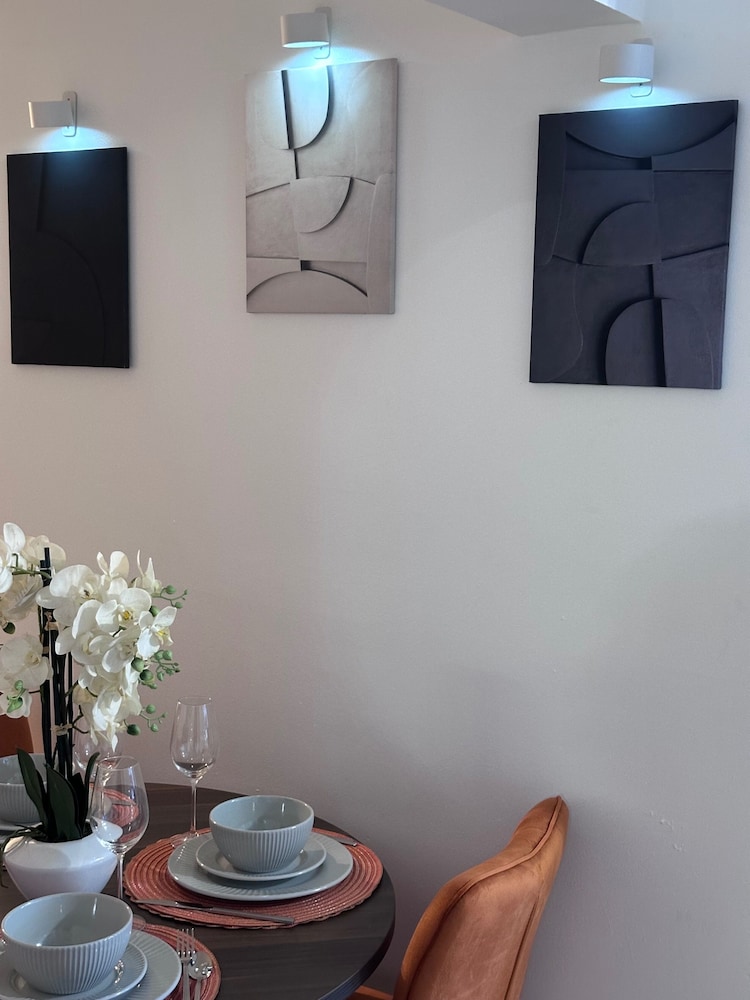 Cozy London Apartment With 2 Bedrooms&free Parking