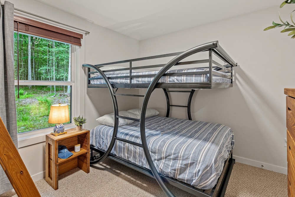 Happy Trails Chalet by Avantstay Sauna Deck Private Community Beach Access