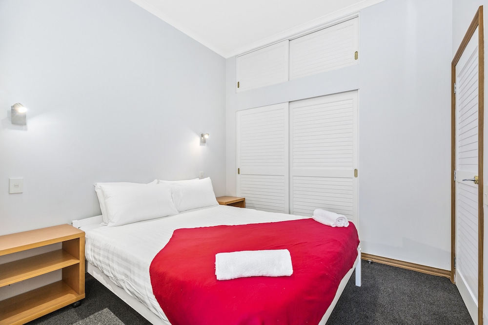 Two Bedroom Waterfront & City Apartment