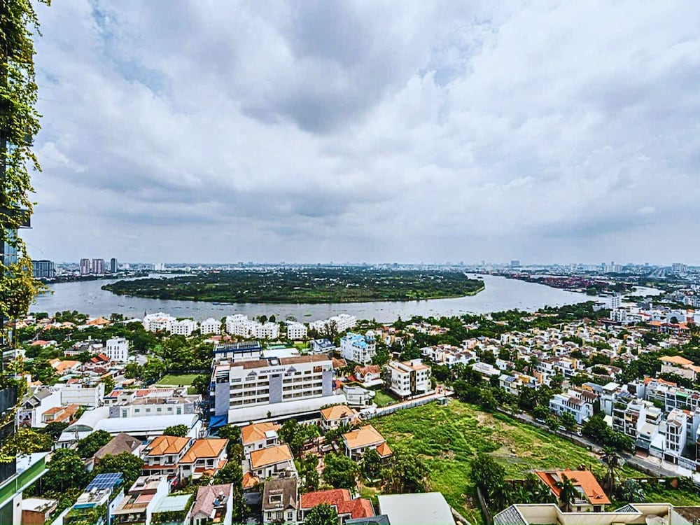 The Lumiere Luxury Citypoint ANGIA